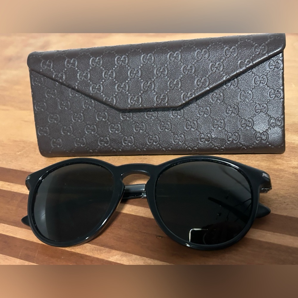 Gucci Sunglasses with case